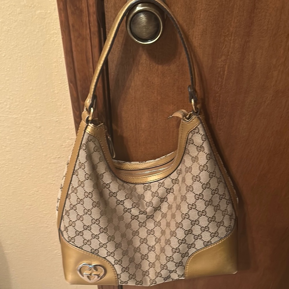 Gucci Cream and Gold Shoulder Bag with Iconic Design